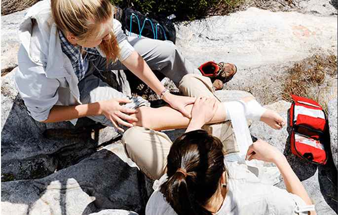 কেন একটি প্রাথমিক চিকিৎসা ক্লাস নিতে? সময় এবং অর্থ সংরক্ষণ করুন. ব্যক্তিগতকৃত, নমনীয় শিক্ষা।